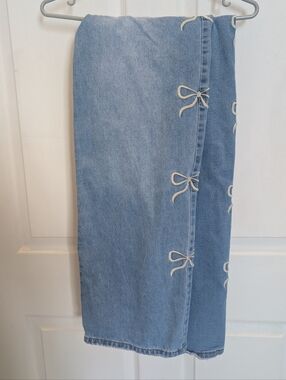 Light Wash Wide Leg Denim with Side Bow Detail